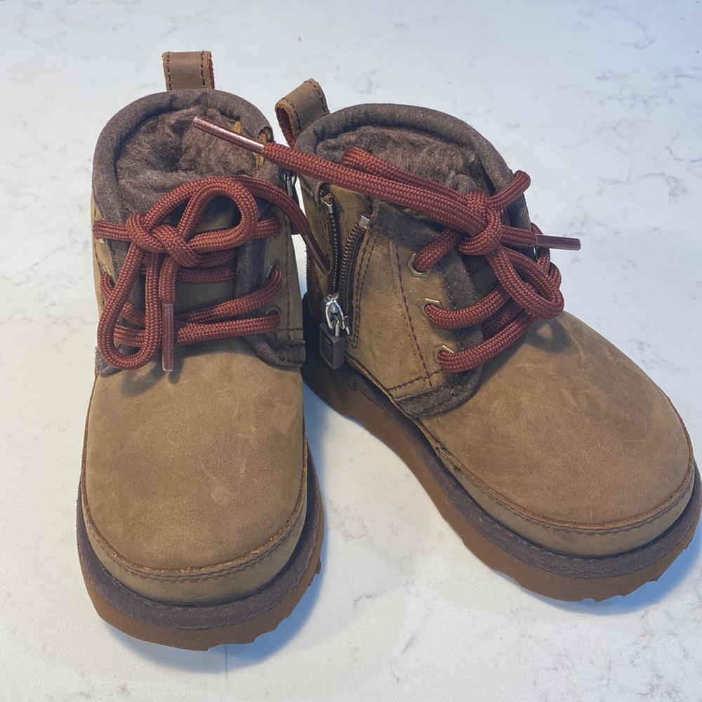 Ugg Boots / Size Little Kid 6 / Brown Suede (waterproof)